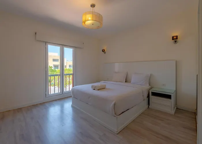 The 2br Marina Spot Walk Everywhere In New Marina Apartment